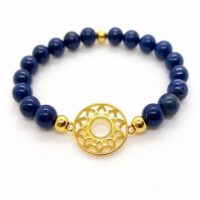 Pulsera elástica con piedras naturales y aro filigrana baño oro.
