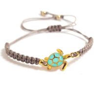 Pulsera Nudos Macramé color topo y Tortuga Esmaltada con baño oro 24 K.